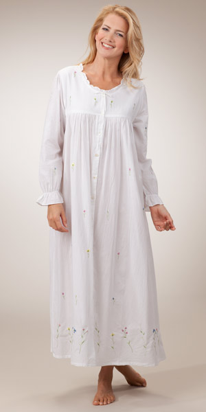 La Cera Flower Embroidery Long Sleeve Cotton Robe/Button-Front Nightgown - White