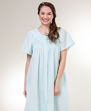 Miss Elaine Short Smocked Seersucker Snap Robe in Turquoise