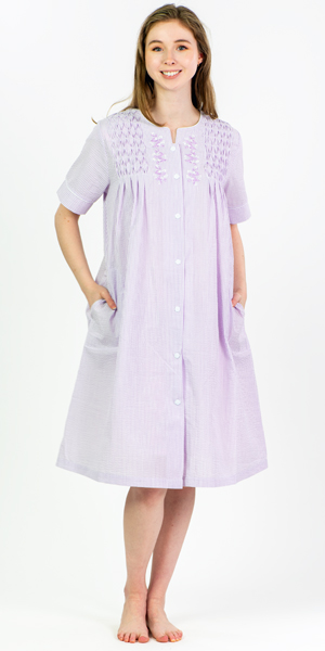 Miss Elaine Snap-Front Smocked Seersucker Short Robe in Lilac Stripe