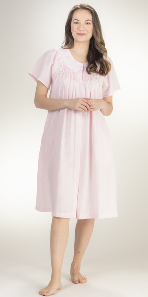 Miss Elaine Snap-Front Smocked Seersucker Short Robe in Pink Stripe