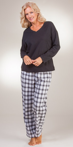 100% Cotton La Cera Long Sleeve V-Neck Cotton Knit with Flannel Pants Set in Black Plaid