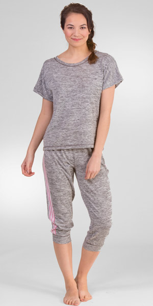 Kensie Short Sleeve Rayon/Poly Top and Capri Pants in Gray